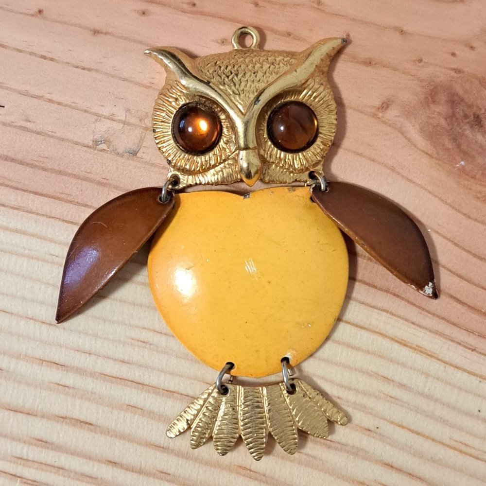 Vintage Enamel Painted Owl Pendant.